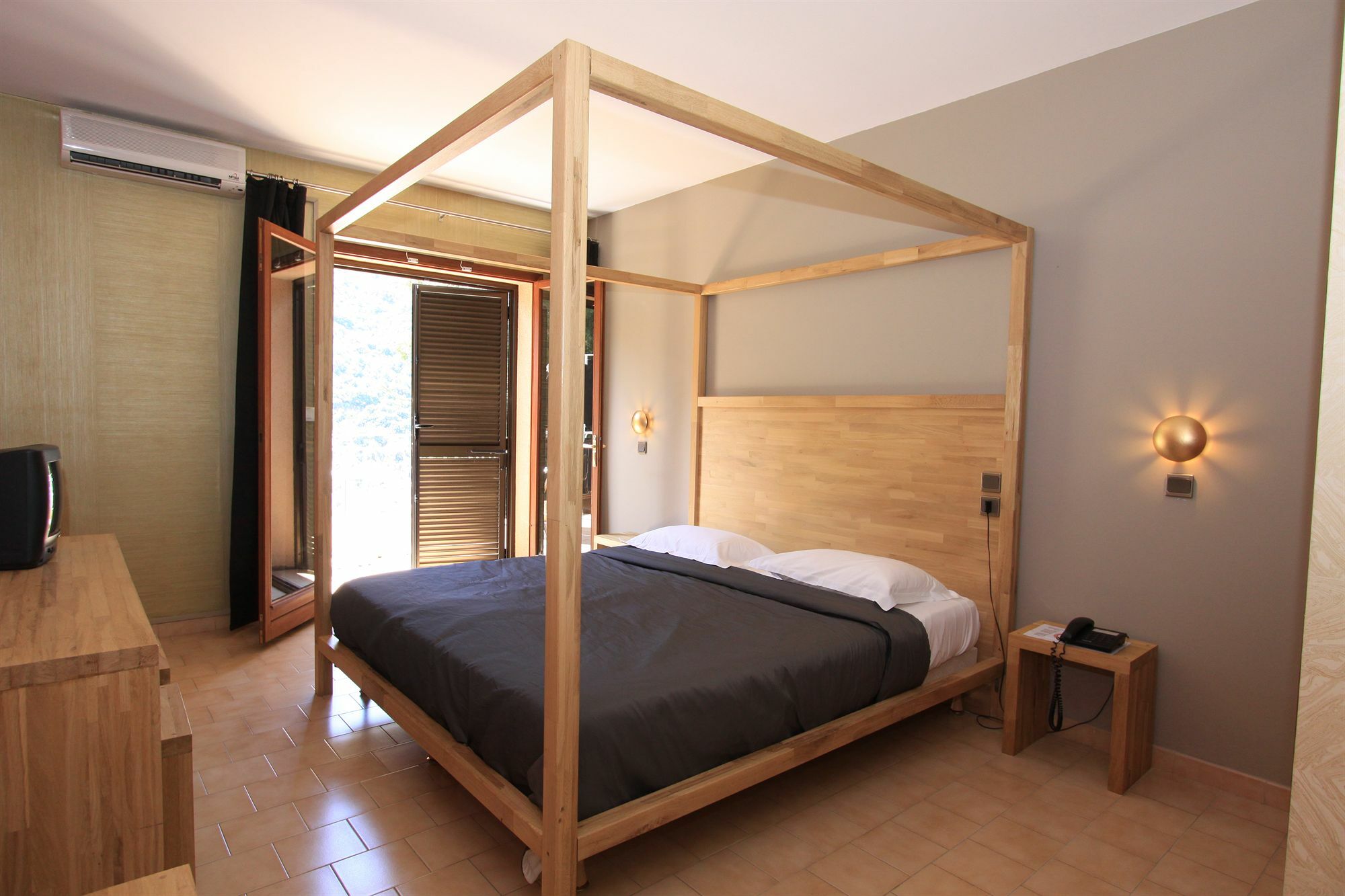 Logis Hotel Le Lonca Hotel 3*
